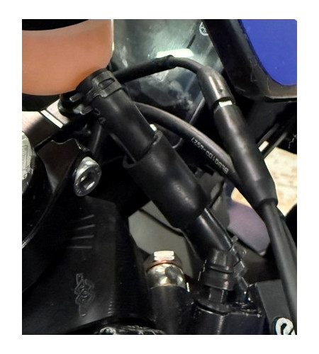 durite noir de bocal de frein origine Yamaha YZF-R7 toutes | BEB-25895-00