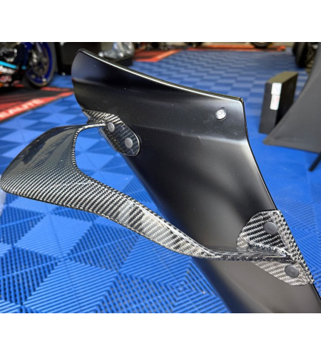 ailerons gauche carbone brillant Yamaha YZF-R1 Race 2025 | D45-283A8-00
